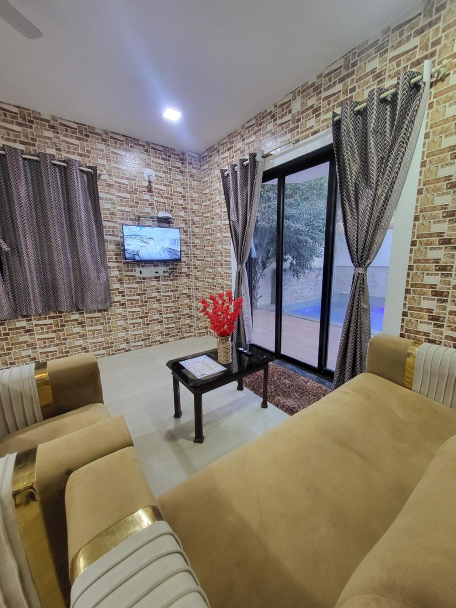 The Perfect Stays Para Disco Big Pool Cricket Turf Villa Lonavala Eksteriør billede