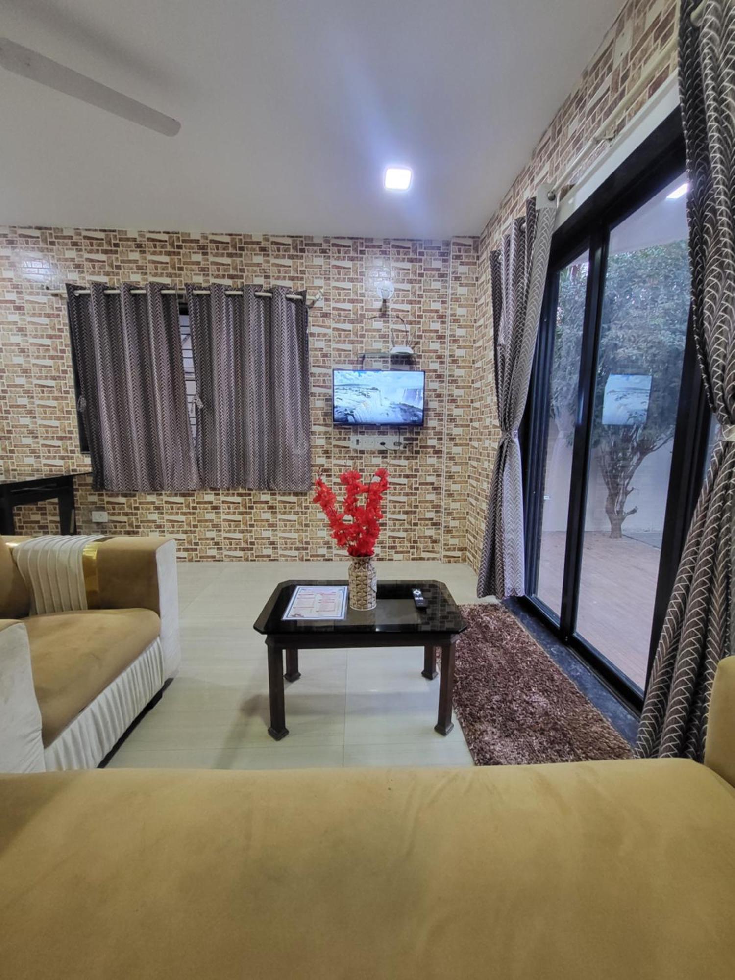 The Perfect Stays Para Disco Big Pool Cricket Turf Villa Lonavala Eksteriør billede