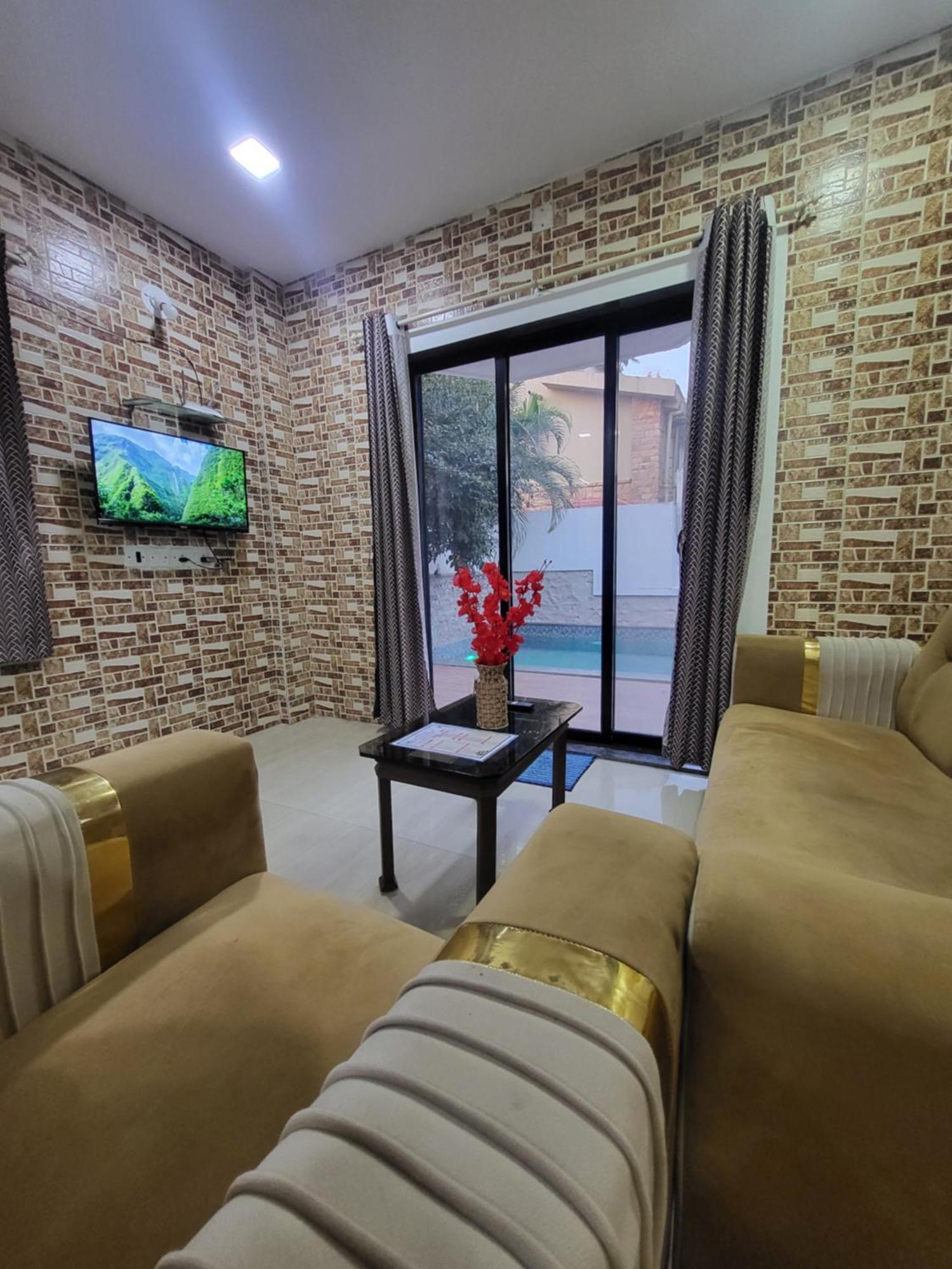 The Perfect Stays Para Disco Big Pool Cricket Turf Villa Lonavala Eksteriør billede