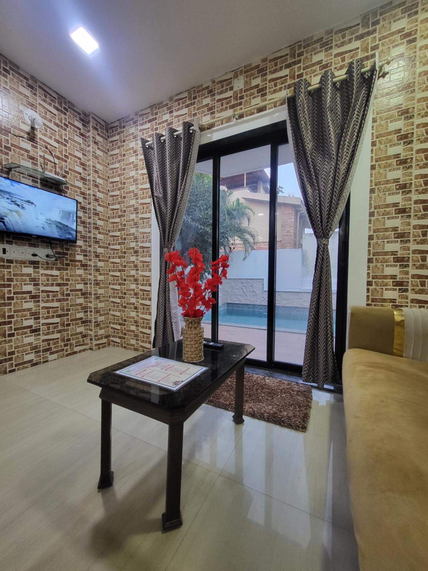 The Perfect Stays Para Disco Big Pool Cricket Turf Villa Lonavala Eksteriør billede